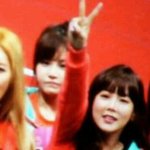 인피니트 엘 등에 올라타 브이중인 티아라<b>소연</b>