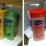 남차친구가 제다리 건조하다고 바디로션 <b>사다</b>줬어요;;