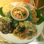 요즘 말많은 <b>알파벳</b>마트의 푸드코트에서 우롱