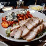 3가 전주집-싱싱한 굴과 함께 즐기는 <b>보쌈</b>! 감자탕은 서비스!!!