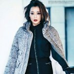 불편해 보이는 게 <b>컨셉</b>인 것 같은 김희선 화보