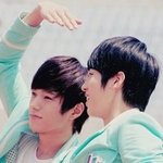 <b>반쪽</b> 하트가 아쉬운 아이돌 그룹