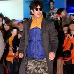 너무 추워서 코트 안에 패딩 입은... 이선균..