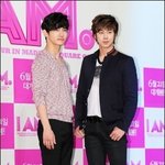 모델 같은 다리 <b>길이</b>의 남자 아이돌