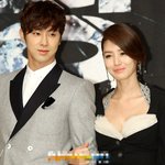 남매는 아니고 모자는 더더욱 아닌 것 같은 커플(?)