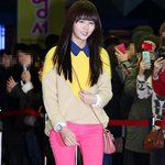 최근 핑크색 <b>스키니</b> 입은 김소현
