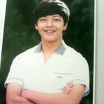 졸업사진 공개된 <b>여진구</b>