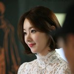 <b>발목</b>이 매우 추워 보이는 소이현의 패션