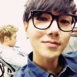 <b>도도</b>한 표정으로 셀카찍은 아이돌