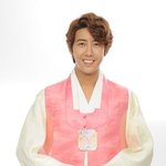 <b>한복</b>을 입고 설인사 하는 연예인들