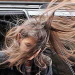 바람이 만든 케이티 홈즈의 <b>산발</b>ㅋㅋㅋㅋㅋㅋ