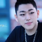 <b>시원</b>한 이마 드러낸 남자아이돌