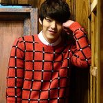 스파이더맨 돋는 <b>니트</b> 입은 김우빈
