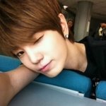 <b>윙크</b> 셀카 찍은 아이돌 멤버들