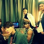 김종현<b>팔뚝</b>이머리만함 ㅋㅋ