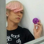 <b>아련</b>한 눈빛 폭발하는 아이돌
