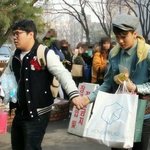매니저 손잡은<b>유영재</b>