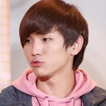 뾰로퉁한 <b>표정</b>이 귀여운 아이돌