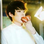 뱀파이어 같은 김우빈 최근 화보