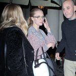 안경 쓰니 지적인 느낌 드는 아만다 사이프리드