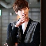 어째 점점 예뻐지는 거 같은 이종석 가장 최근 사진ㅋㅋ