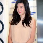 한없이 여리여리한 전지현의 아코디언 원피스