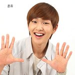하트 <b>입술</b>이 매력적인 아이돌 멤버들
