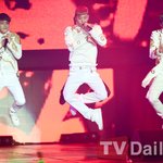 [td포토] <b>b.a.p</b> 방용국 '들뜬마음에 몸까지 두둥실~'