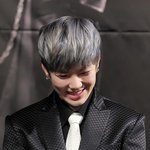 기자회견에서 수줍게웃는 <b>젤로</b>