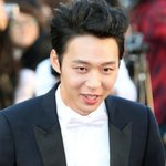 <b>황비홍</b> 돋는 아이돌의 이마