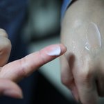 촉촉하고 윤기있는 피부를 위한 크림이 있어요 ^^