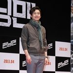 신하균 진정 믿겨지지 않는 동안 <b>포스</b>