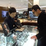 옆에 돌아보니, 이게 <b>왠</b>? 장혁!~ 옆에서 봤음용!