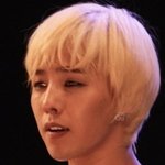 땀으로 <b>자체</b> 발광하는 아이돌들