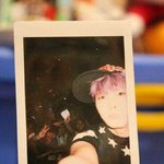 자카르타에서 <b>려욱</b>이 폴라로이드 셀카