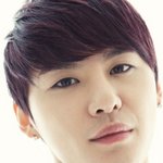 쌍커<b>풀</b> 없는 매력의 남자아이돌