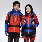 <b>90</b>년대 오마주인듯한 하정우-문채원 아웃도어 화보ㅋㅋ