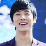 여자들 홀딱 반하는 아이돌<b>미소</b>