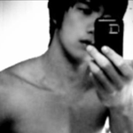 이정도 생겼으면 여자들 한번 줘야지?