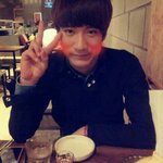저와 제친구들 <b>누가</b> 제일 잘생겼어요 혹은 못나지 않았나요?