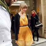 <b>봄여름</b>에 따라 입고 싶은 테일러 스위프트 패션