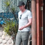 한정식 먹고 나오다 포착된 <b>알렉산더</b> 스카스가드