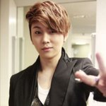 차가운 외모의 <b>미남미녀</b> 아이돌