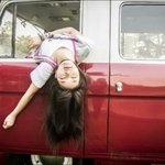 수지, 거꾸로 누워 혈액<b>순환</b>? '4차원 소녀 입증'