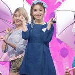 <b>데님</b> 미니원피스 입고 귀염 터지는 이하이