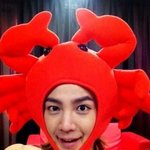 귀여운 인형<b>모자</b>를 쓴 연예인