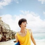 반바지 입고 화보 찍은 윤시윤 <b>소년</b> 같음