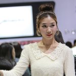 2013모터쇼하얀원피스여자