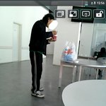 여대에서 점심먹는 노숙자 아저씨.