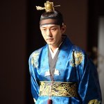 용포 입은 유아인